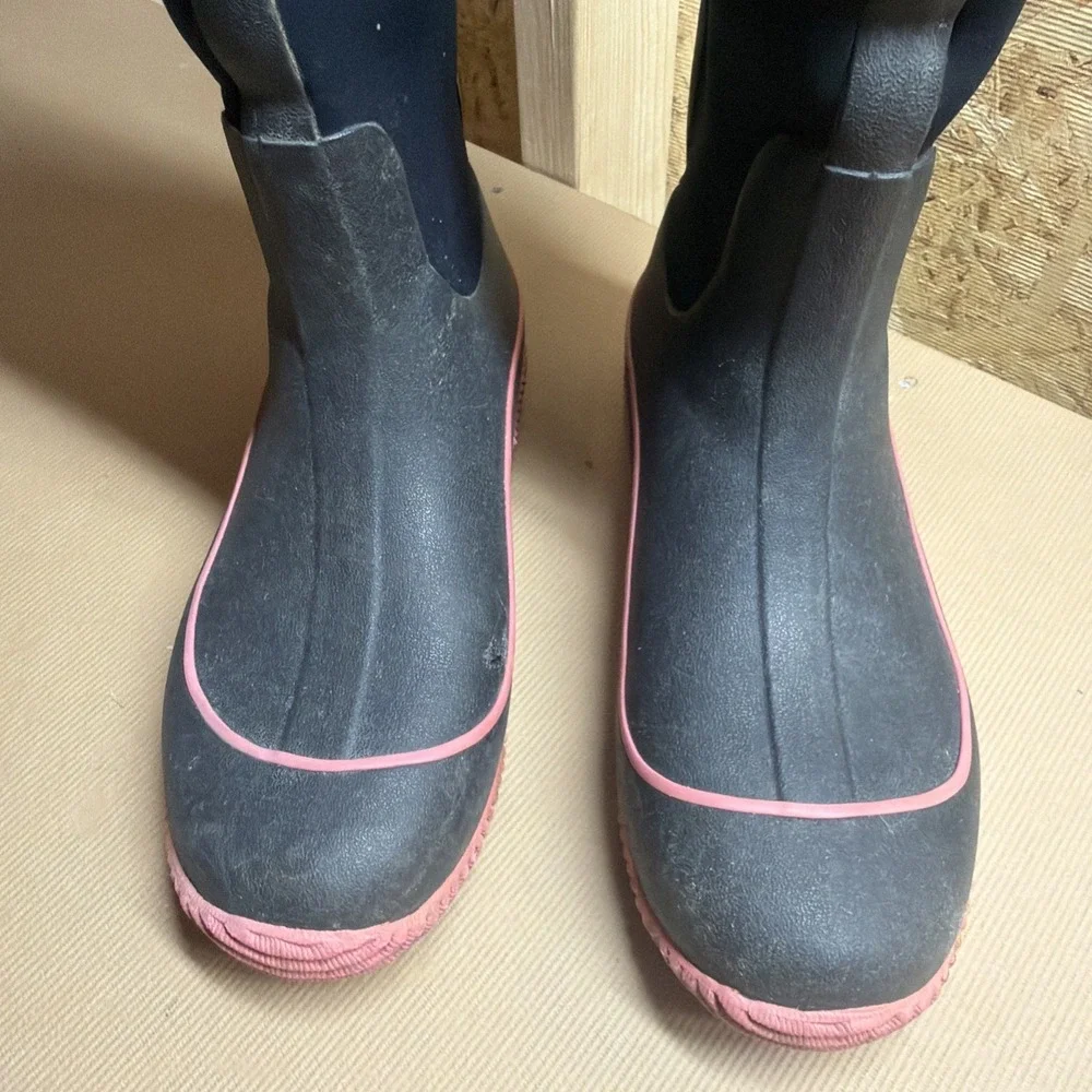 Muck Hale Women's 100% Waterproof Black & Hot Pink Rubber Boots US Size 10 READ